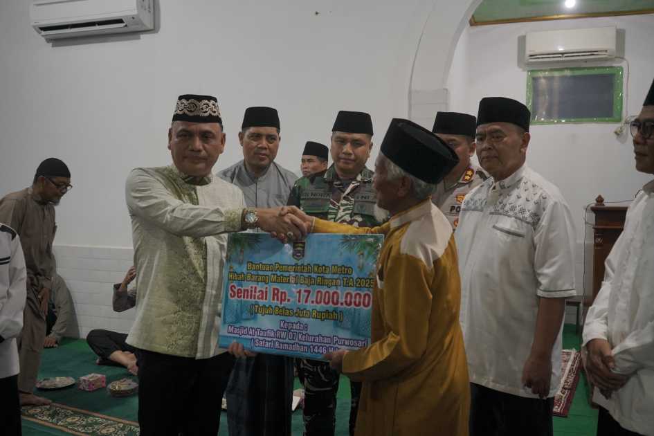 Safari Ramadan, Walikota H. Bambang beri bantuan material Masjid At-Taufik