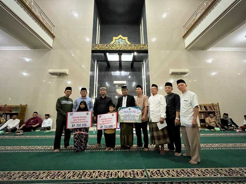 Safari ramadan, Wakil Walikota Metro bantu alat ibadah Masjid Nurul Huda