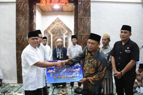 Safari ramadan, Sekda Metro beri bantuan alat ibadah di Masjid Al-Barokah