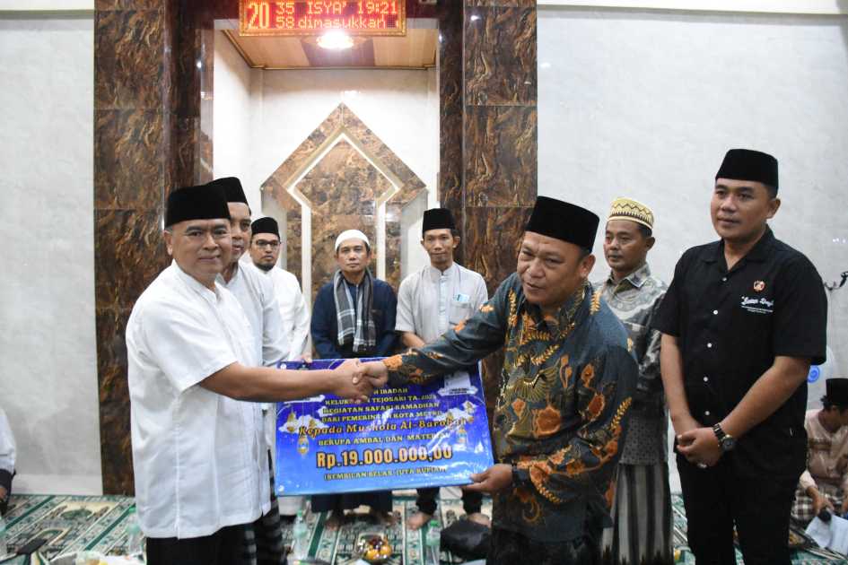 Safari ramadan, Sekda Metro beri bantuan alat ibadah di Masjid Al-Barokah