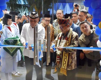 LuncurkanTeaching Factory Bersama Wali Kota Metro, Mendikdasmen : Mulai TA. 2025-2026 Dibuka Program SMK 4 Tahun