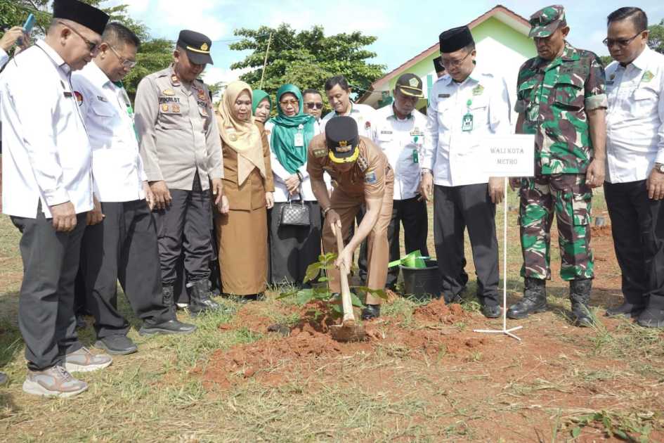 Wali Kota Metro Hadiri Peringatan Hari Bumi dan Penanaman 1 Juta Pohon Matoa