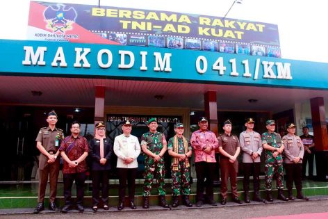 Wali Kota Metro bersama Dandim 0411/KM sambut kedatangan Pangdam II Sriwijaya