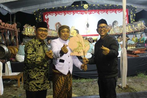 Kadisdik hadiri wayangan HUT ke-87 Kelurahan Sumbersari