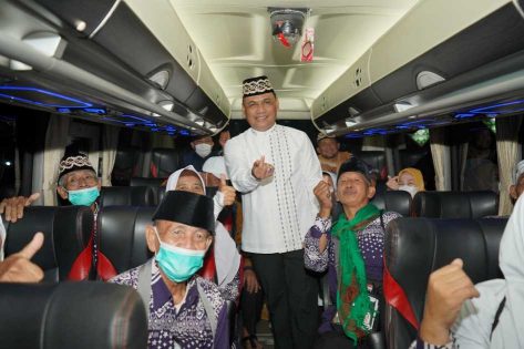 Dipenuhi kebahagiaan, Walikota Metro sambut kepulangan jemaah haji