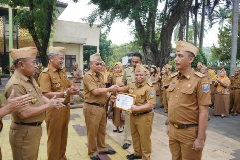 Pacu prestasi, tiga pegawai Pemkot Metro diganjar penghargaan ASN BerAKHLAK