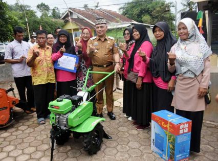 Dukung ketahanan pangan, Wali Kota Metro serahkan bantuan Alsintan ke sejumlah gapoktan