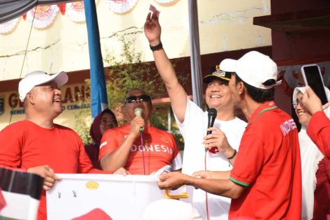 Wali Kota Metro, H. Bambang buka jalan sehat HUT RI ke 80 Kelurahan Metro