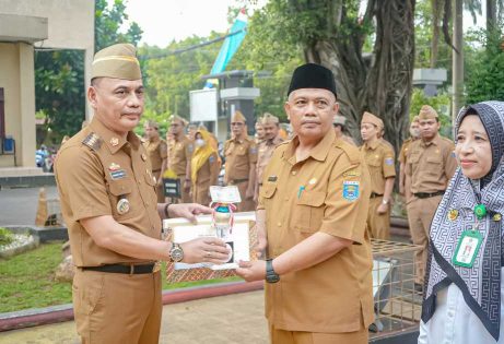 Wali Kota Metro Serahkan Penghargaan Adiwiyata dan Apresiasi Vlogger Lingkungan Pelajar