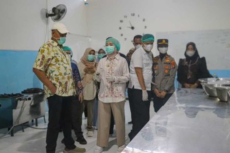 Wagub Lampung Tinjau Pelaksanaan Pembuatan sampai Pendistribusian MBG di Kota Metro