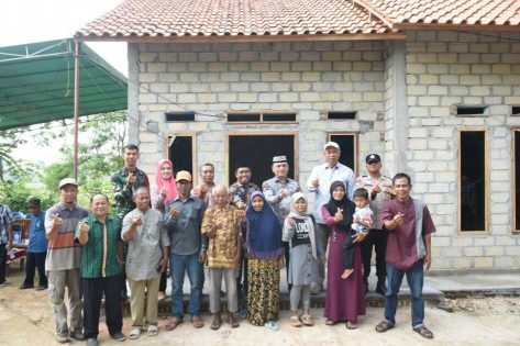 Wali Kota Metro tinjau bedah rumah di Kelurahan Yosomulyo, penerima ucap terimakasih