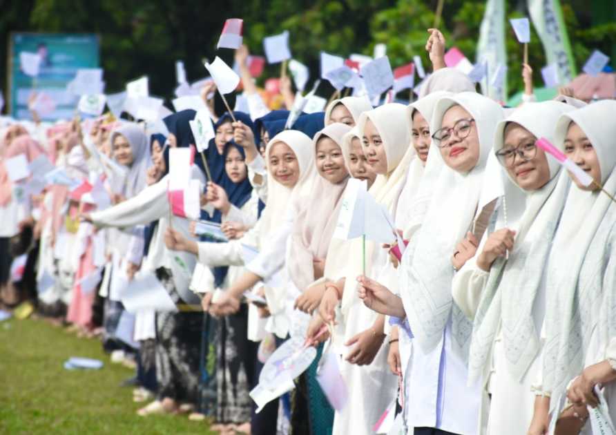 5.000 Santri Metro Peringati Hari Santri dengan Apel dan Jalan Sehat