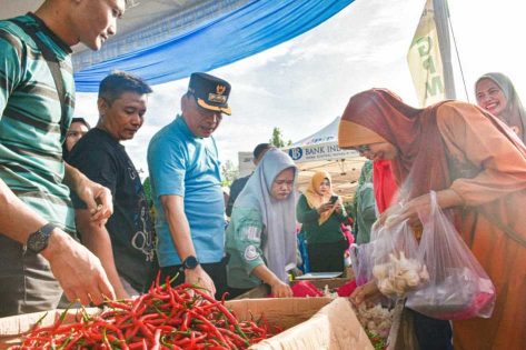 Wali Kota Tinjau Langsung Distribusi 1.500 Paket Sembako Murah di Samber Park