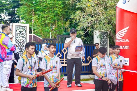 Ratusan Warga Kota Metro Ikuti Color Bubble Run 2025 di Kawasan Taman Merdeka