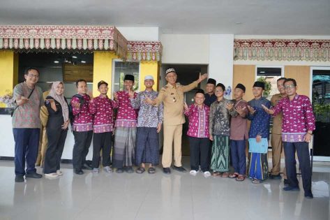 Asisten II Metro Serahkan Dukungan Kesehatan untuk Peserta MTQ di Bandar Lampung