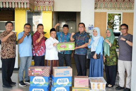 Kadis Lingkungan Hidup Kota Metro Tinjau Kafilah MTQ  dan salurkan logistik dan penambah stamina