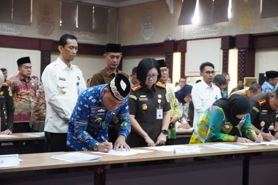 Metro Mayor Signs Restorative Justice Agreement, Encourages Fair Settlement of Cases in the Region