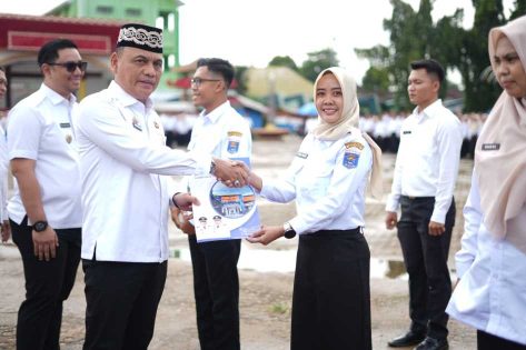 Wali Kota Metro, H. Bambang serahkan SK bagi 1.913 PPPK Paruh Waktu, tekankan profesionalitas kerja