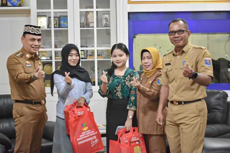 Pemkot Peduli : Wali Kota Metro Berikan Bantuan Kepada Mahasiswa Korban Bencana Sumatera