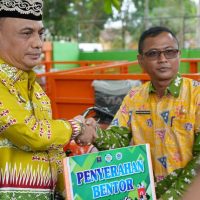 Pemkot Metro Serahkan Bantuan 7 Bentor dan 22 Unit Bin Kontainer Sampah Organik untuk SPPG