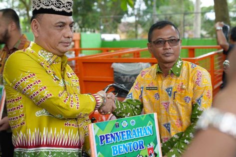Pemkot Metro Serahkan Bantuan 7 Bentor dan 22 Unit Bin Kontainer Sampah Organik untuk SPPG