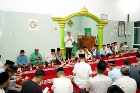 Safari Ramadan 1447 H, Wali Kota Metro Serahkan Bantuan untuk Masjid Al Ikhlas 3 Iringmulyo