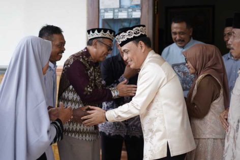 Bambang Beserta Istri Kunjungi Rumah Jajaran OPD, Momen Idul Fitri yang Berbeda di Kota Metro