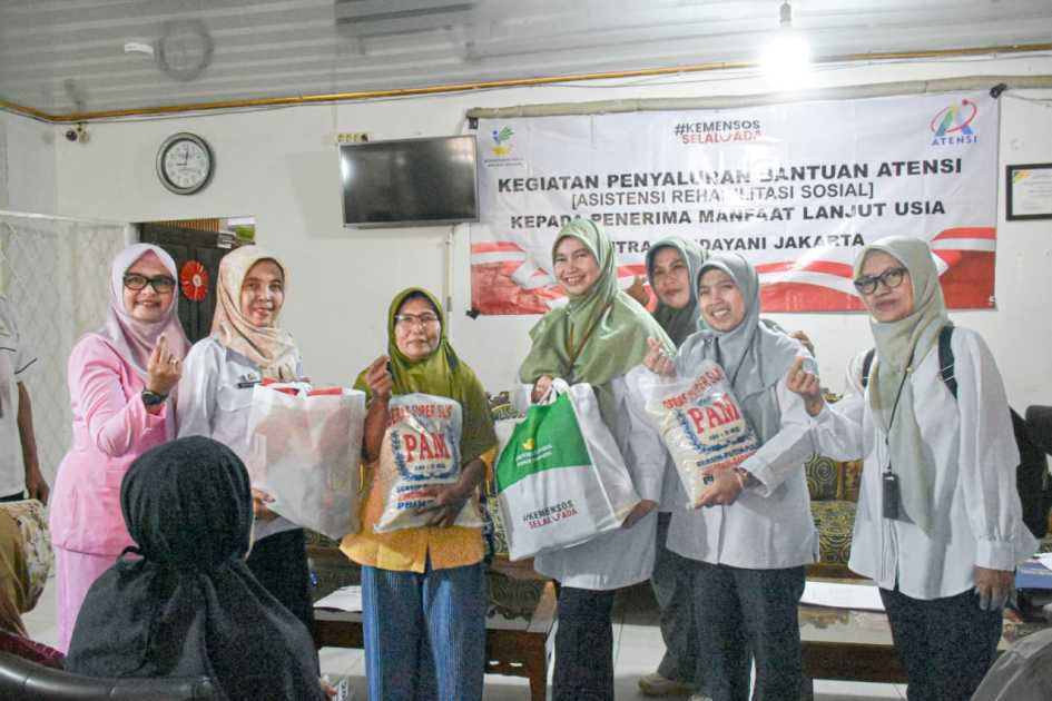 117 Lansia Kota Metro Terima Bantuan Atensi Kemensos RI Melalui Dinsos-PM