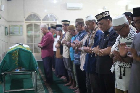 Pemkot Metro Berduka, Walikota Metro Salatkan Jenazah Bunga Rosana, Hafizah 30 juz