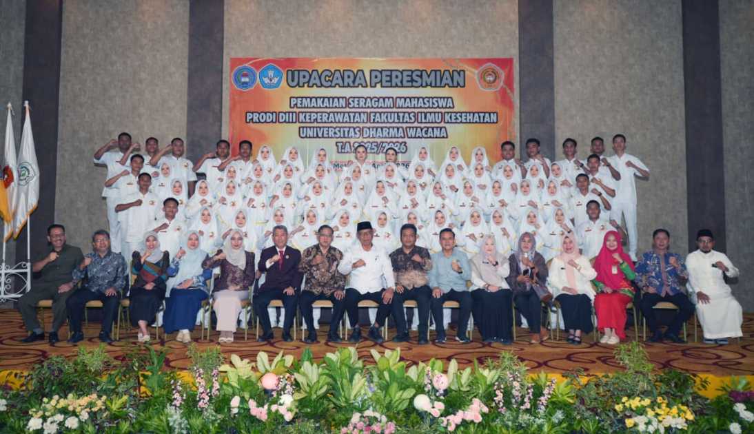 Mahasiswa D3 Keperawatan Dharma Wacana Ucap Janji, Siap Terjun Layani Masyarakat