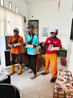 Aksi Jumat Berkah Wali Kota Metro, Peduli Pasukan Orange dengan Nasi Kotak Gratis