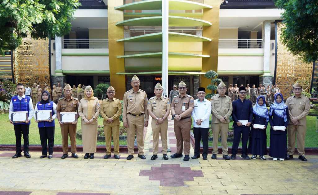 Gelar Apel Mingguan, Pemkot Serahkan Penghargaan Prestasi MTQ dan Pea Cemaker Justice Award