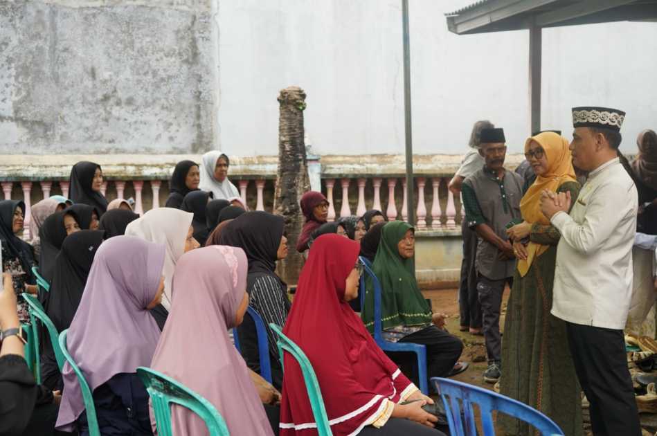 Walikota Metro Melayat Korban Penembakan di Ganjar Asri, Imbau Warga Waspada Pinjaman Ilegal
