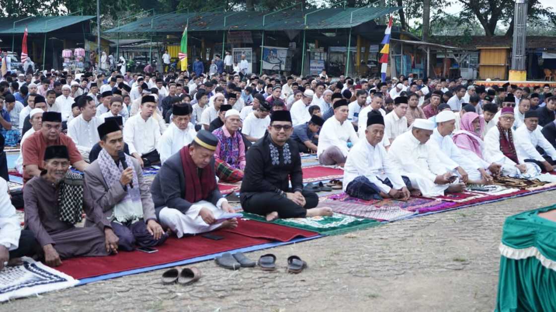 Gema Takbir Menggema di Lapangan Samber, Wakil Wali Kota Metro Hadiri Sholat Idul Adha 1447 H