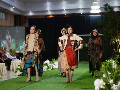 Wali Kota Metro Buka Fashion Show Say Waway 2026 “CATALYST”, Dorong Metro Jadi Kota Fashion Kreatif dan Berkelanjutan
