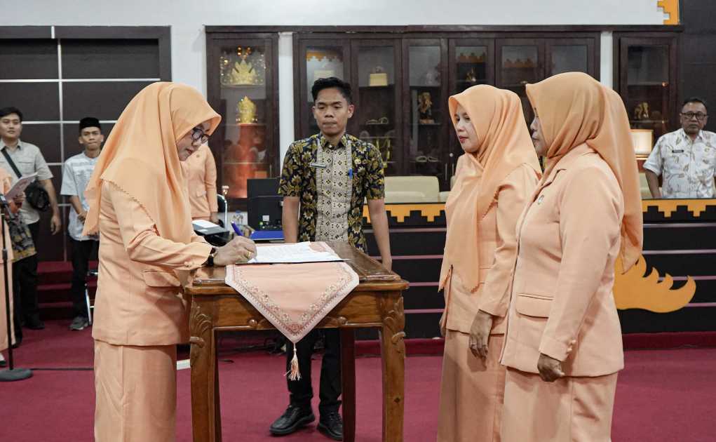 Wali Kota Metro Hadiri Serah Terima Jabatan Ketua DWP Kota Metro Masa Bakti 2024–2029