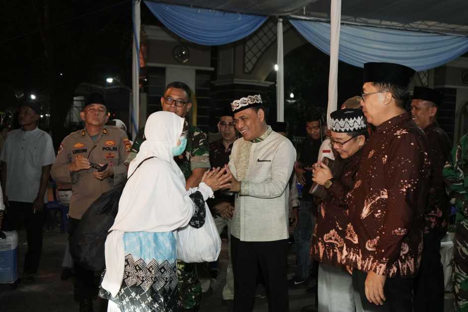 275 Jamaah Haji Kota Metro Tiba di Tanah Air, Wali Kota Sambut Langsung Kepulangan Jemaah