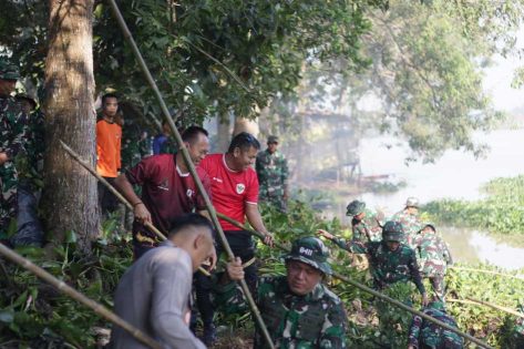 Dukung Gerakan Radin Inten Asri, Pemkot Metro dan Kodim 0411/KM Bersinergi Bersihkan Kawasan Danau Dam Raman