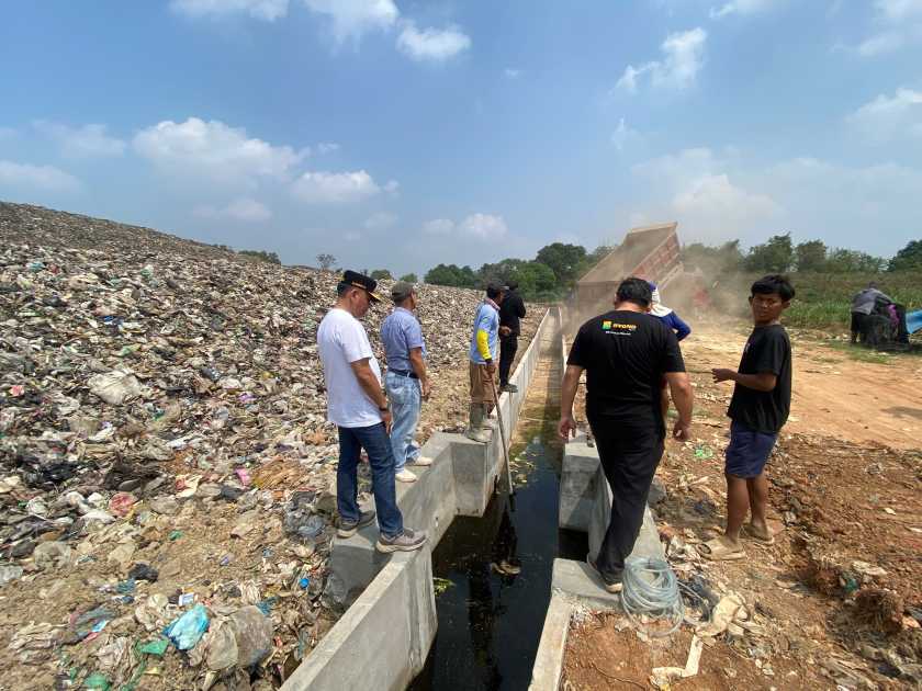 Wali Kota Metro Tinjau Langsung Penanganan Drainase dan Air Lindi di TPAS Karang Rejo