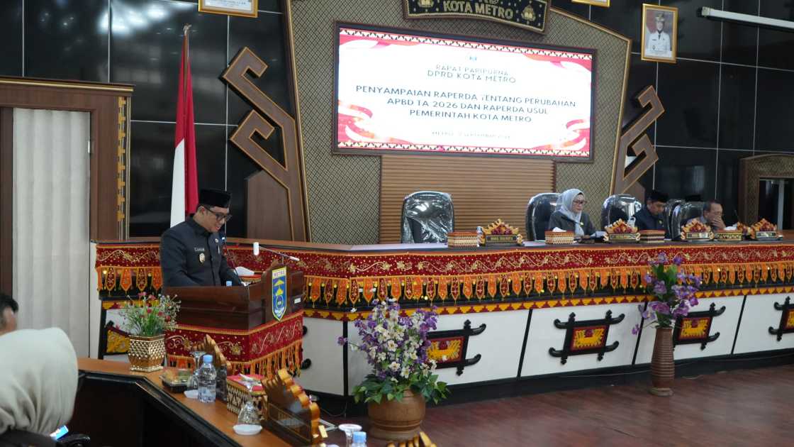 Wakil Wali Kota Metro Sampaikan Raperda Perubahan APBD 2026 dan Perubahan Perda Pajak dan Retribusi